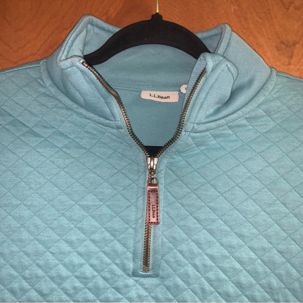 L.L.Bean Woman’s Blue Quilted Pullover Sweatshirt size Small - Picture 3 of 9